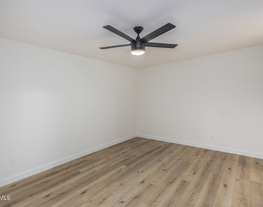 949 S Mcclintock Drive - Photo Thumbnail 16