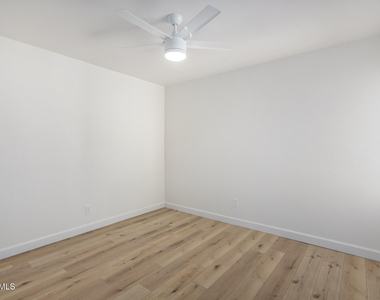 949 S Mcclintock Drive - Photo Thumbnail 24
