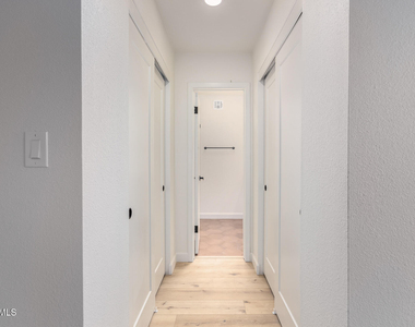 949 S Mcclintock Drive - Photo Thumbnail 17