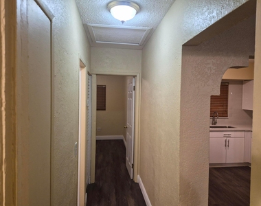 6720 Nw 5th Place - Photo Thumbnail 2
