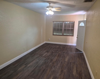 6720 Nw 5th Place - Photo Thumbnail 1