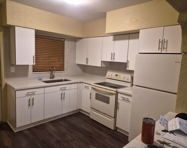 6720 Nw 5th Place - Photo Thumbnail 6