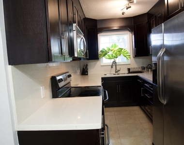 6509 Pines Parkway - Photo Thumbnail 5