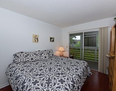 141 Newport I - Photo Thumbnail 14