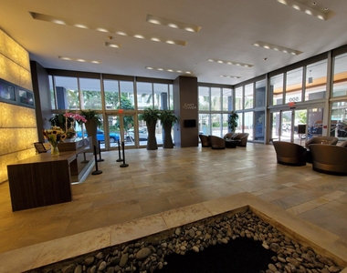 500 Brickell Avenue - Photo Thumbnail 36