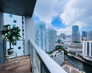 500 Brickell Avenue - Photo Thumbnail 10