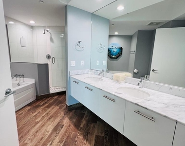 500 Brickell Avenue - Photo Thumbnail 23