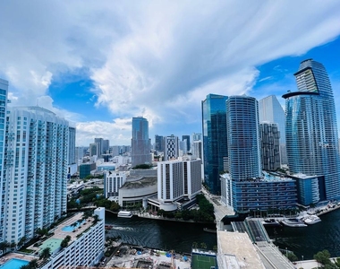 500 Brickell Avenue - Photo Thumbnail 27