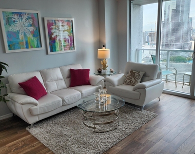 500 Brickell Avenue - Photo Thumbnail 5