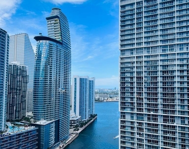 500 Brickell Avenue - Photo Thumbnail 25