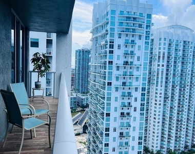 500 Brickell Avenue - Photo Thumbnail 26