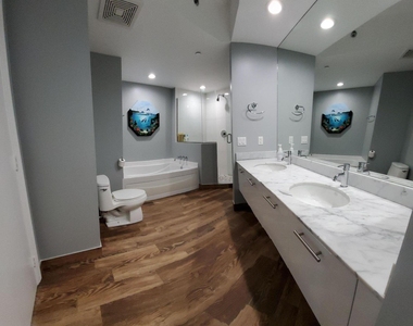 500 Brickell Avenue - Photo Thumbnail 6