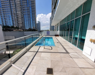 500 Brickell Avenue - Photo Thumbnail 50
