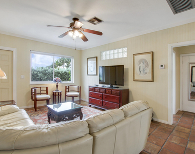 101 Inlet Way - Photo Thumbnail 5