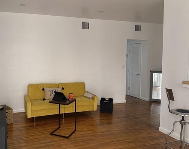 1551 Michigan Avenue - Photo Thumbnail 4
