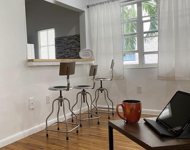 1551 Michigan Avenue - Photo Thumbnail 6