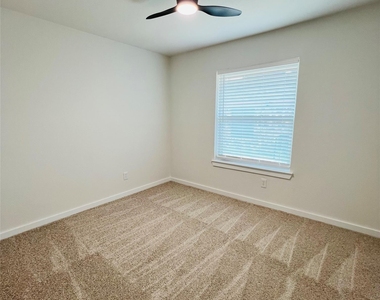 1703 Justin Lyn Street - Photo Thumbnail 9