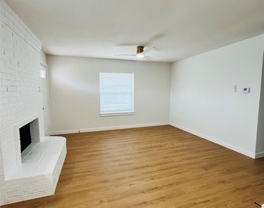 1703 Justin Lyn Street - Photo Thumbnail 3