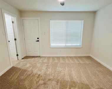 1703 Justin Lyn Street - Photo Thumbnail 8