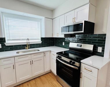 1703 Justin Lyn Street - Photo Thumbnail 7