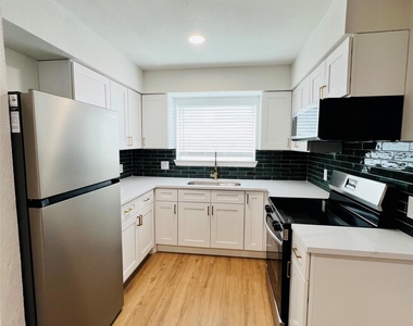 1703 Justin Lyn Street - Photo Thumbnail 5
