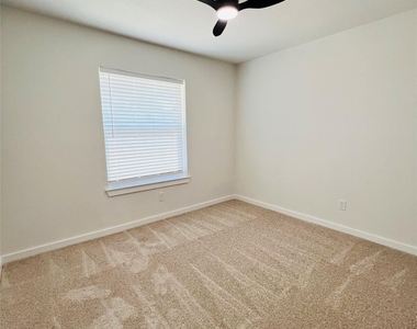 1701 Justin Lyn Street - Photo Thumbnail 10