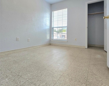 5017 Chapman Street - Photo Thumbnail 8