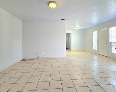 5017 Chapman Street - Photo Thumbnail 5