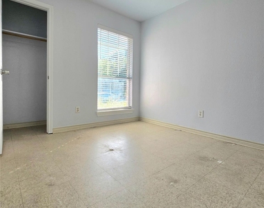 5017 Chapman Street - Photo Thumbnail 9