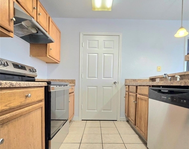 5017 Chapman Street - Photo Thumbnail 4