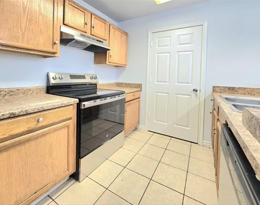 5017 Chapman Street - Photo Thumbnail 3