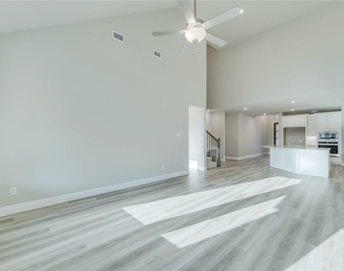 2121 Sumard Drive - Photo Thumbnail 4