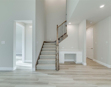 2121 Sumard Drive - Photo Thumbnail 3