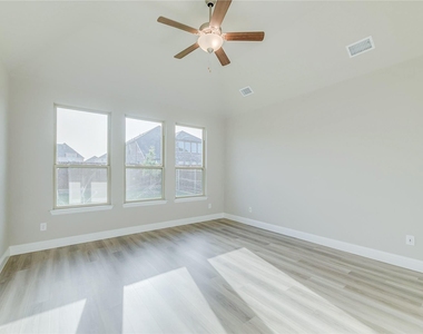 2121 Sumard Drive - Photo Thumbnail 19