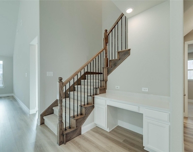 2121 Sumard Drive - Photo Thumbnail 9