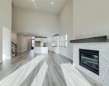 2121 Sumard Drive - Photo Thumbnail 6