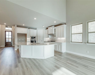 2121 Sumard Drive - Photo Thumbnail 8