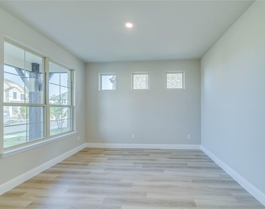 2121 Sumard Drive - Photo Thumbnail 13