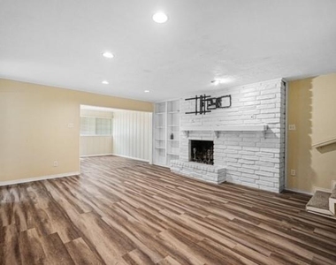 3621 Stables Lane - Photo Thumbnail 5