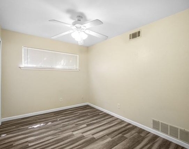 3621 Stables Lane - Photo Thumbnail 17