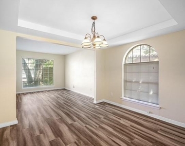 3621 Stables Lane - Photo Thumbnail 8