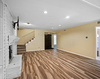 3621 Stables Lane - Photo Thumbnail 6