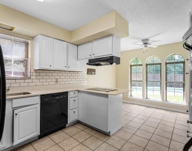 3621 Stables Lane - Photo Thumbnail 11