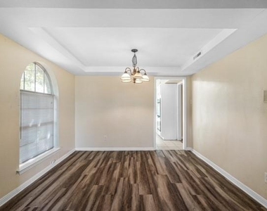 3621 Stables Lane - Photo Thumbnail 9