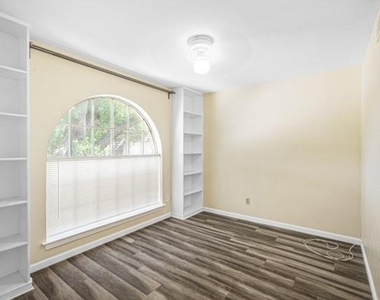 3621 Stables Lane - Photo Thumbnail 15