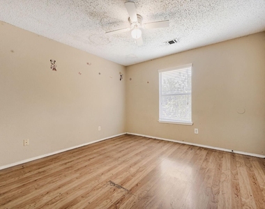 4155 N Coral Springs Drive - Photo Thumbnail 12