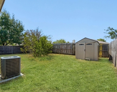 4155 N Coral Springs Drive - Photo Thumbnail 15
