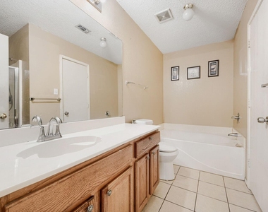 4155 N Coral Springs Drive - Photo Thumbnail 9