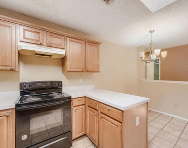 4155 N Coral Springs Drive - Photo Thumbnail 5