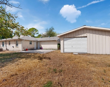 2402 Loyce Drive - Photo Thumbnail 33